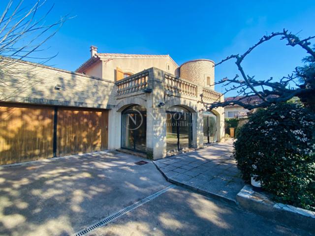 EXCLUSIVITE: Superbe bâtisse de 150m² sur jardin clos à CAVAILLON