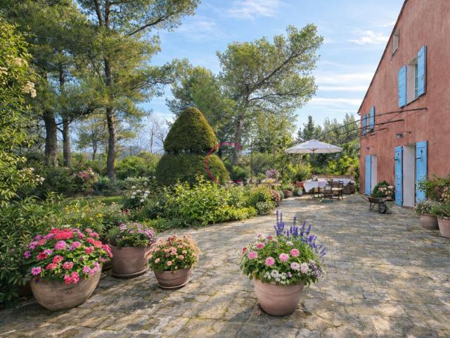EXCLUSIVITÉ Superbe Propriété de 270 m2 avec Piscine, Gran