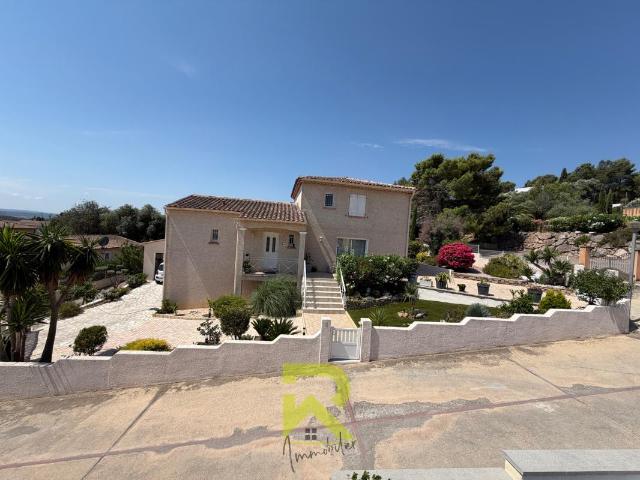 EXCLUSIVITÉ Superbe villa avec piscine dans le quartier re