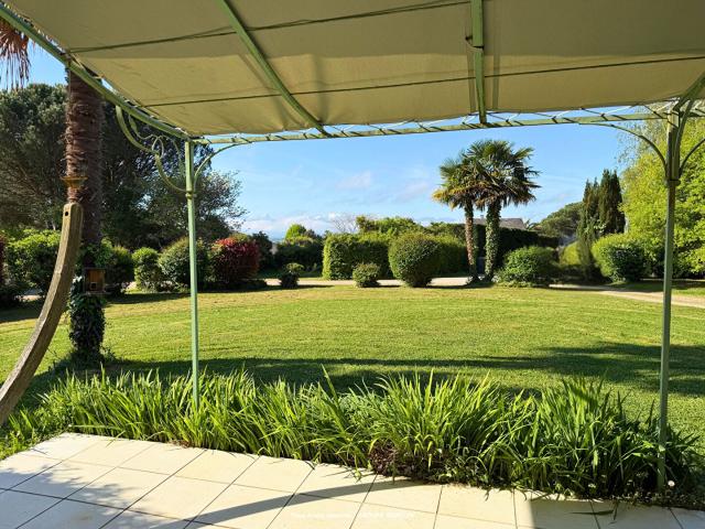 EXCLUSIVITE: Superbe villa familiale sur 2 000 m2 plats avec vue sur les montagnes