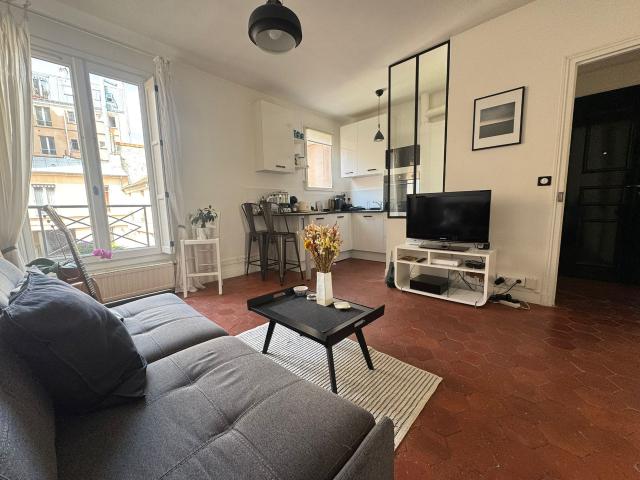 EXCLUSIVITE SUPERBE 2 PIECES TRAVERSANT de + de 37m2