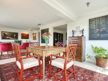 Exclusividad 360 en el Corazón de El Golf: Un Departamento por Piso