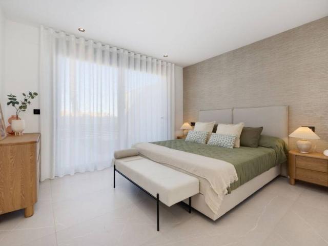 Exclusividad y Vanguardia: Tu Villa de Ensueño en Torrevieja