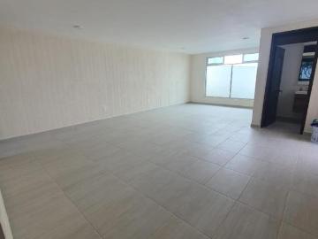 Exclusividad y Espacio en Villas del Alamo