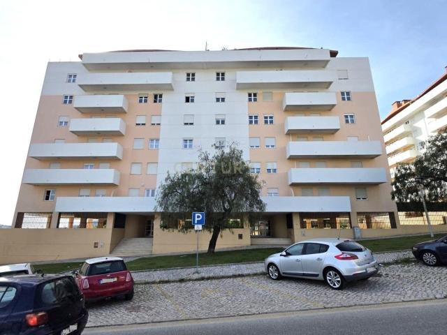 Exclusividade no Condomínio do Farol: A Única Fração com Vista Rio e Estacionamento Duplo
