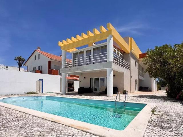 EXCLUSIVIDADE – PROPRIEDADE DE EXCEÇÃO COM VISTA PANORÂMICA SOBRE A MARINA DA NAZARÉ E POSSIBILIDADE DE PROJETO IMOBILIÁRIO DE ALTA RENTABILIDADE