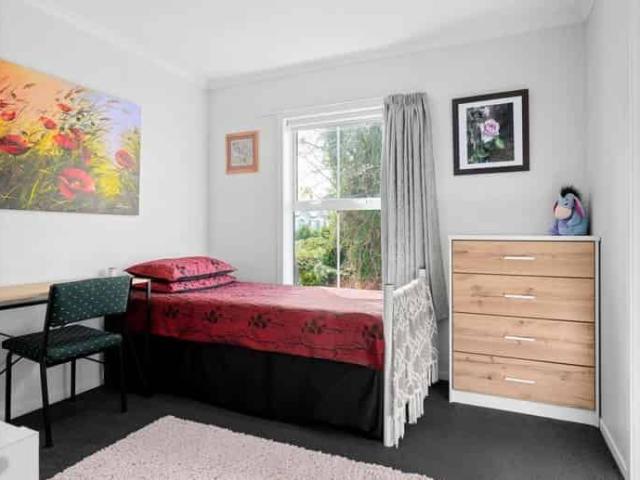 Executive 3 Bed, 3 Bath Luxury in Hillcrest