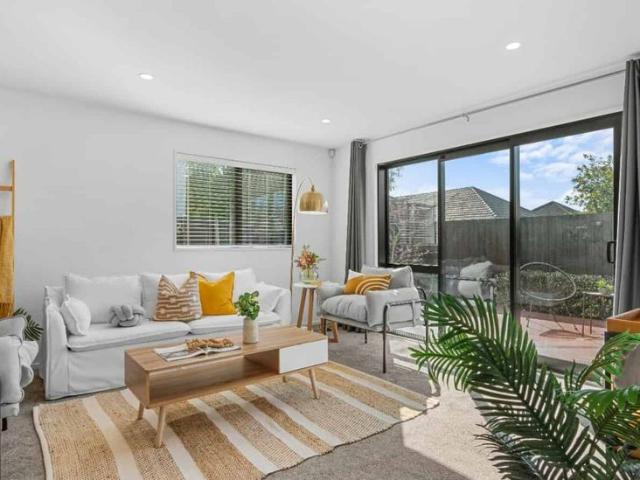 Executive 3 bedroom townhouse in Riccarton!