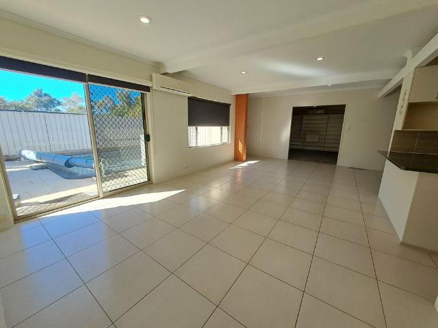 EXECUTIVE 3 BEDROOM, 2 BATHROOM FAMILY HOME WITH POOL