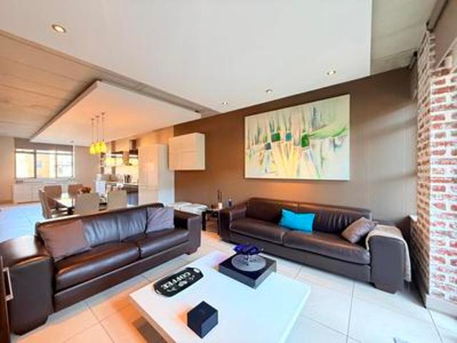 executive 2 bedrooms and 2 bathrooms.