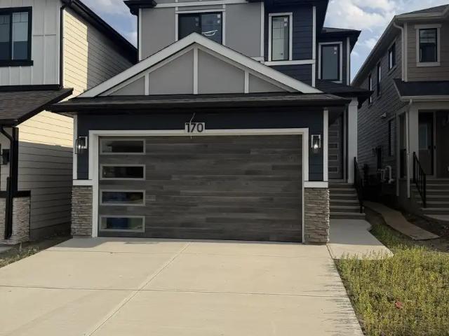 Executive 4 Bed | 3 Bath Main Floor Home for Rent in Esker Park NW
