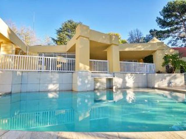 executive 4 bedroom residence in mor.