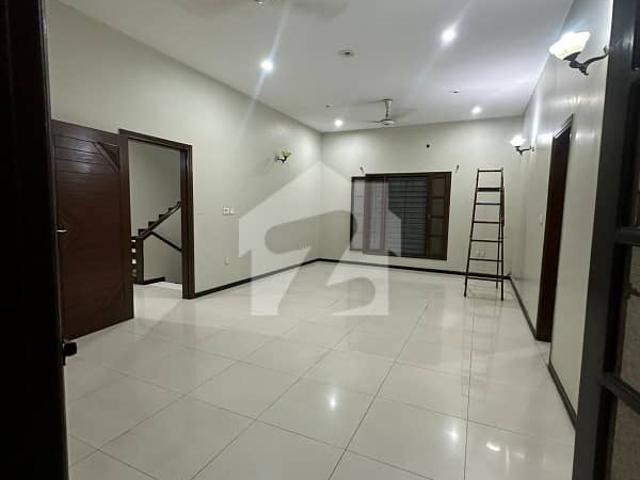 Executive 500 sq yd upper portion for rent in dha phase 6, karachi