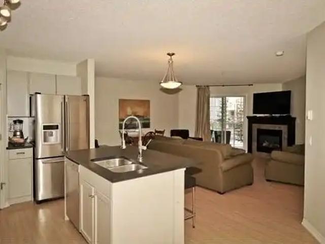Executive 990 Sq. Ft. 1 Bed + Den in Marda Loop | All Utilities & Heated Parking