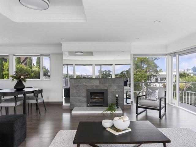 Executive Apartment with Panoramic views!