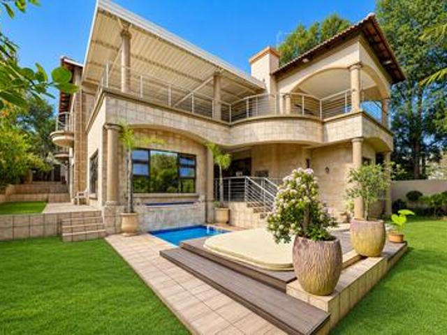 executive family estate living in th.