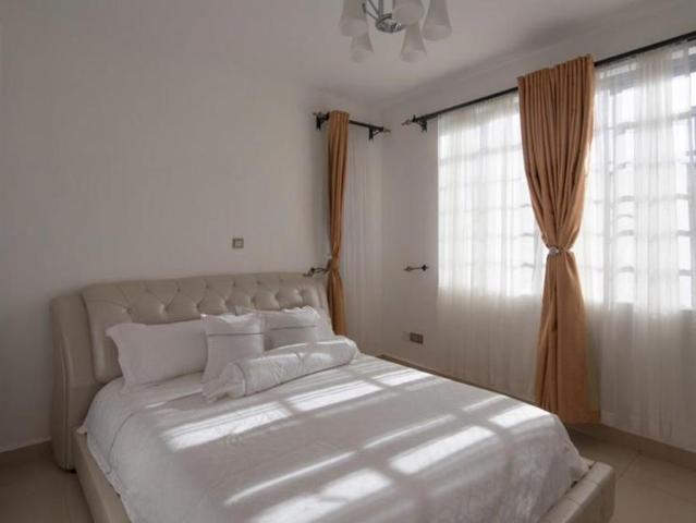 Executive five bedroomed townhouse all ensuite with a dsq