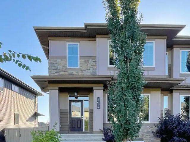 Executive Furnished Home – 3 Bedroom + Den, Double Garage