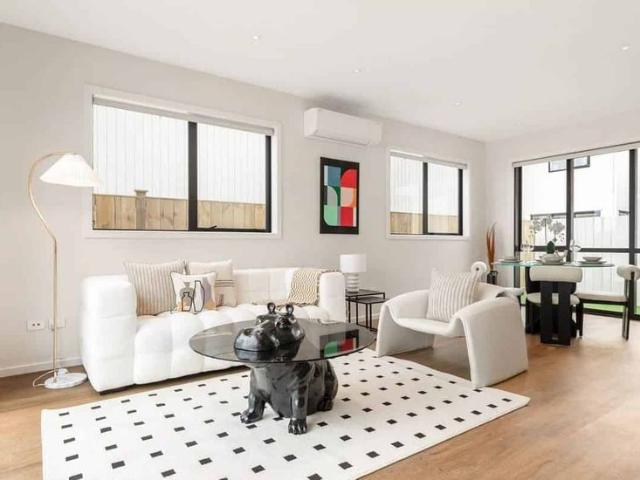 Executive Home in Devonport!