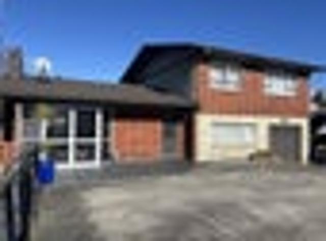 EXECUTIVE LOCATION GENEROUS FAMILY LIVING