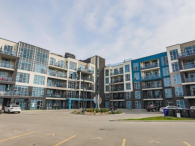 Executive Lakeside Condo 2 Bed, 1 Bath