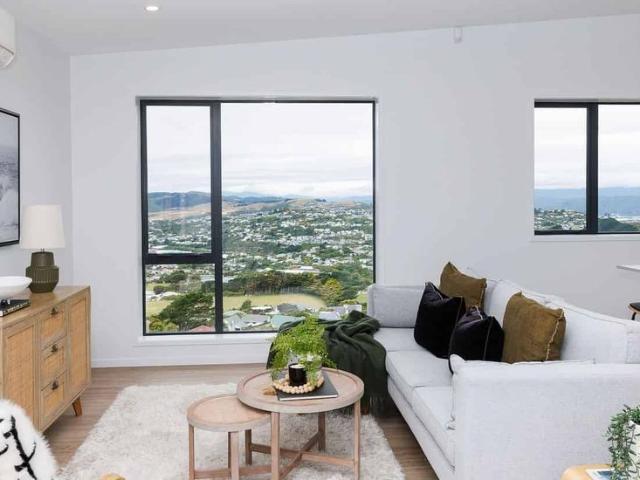 Executive living, all day sun, views