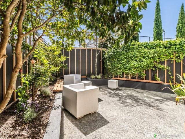 EXECUTIVE LIVING DRESS CIRCLE LOCATION