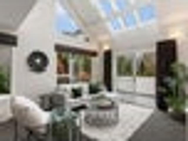 EXECUTIVE LIVING IN KELBURN.