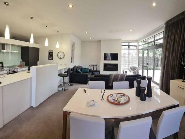 Executive Living Paradise Furnished