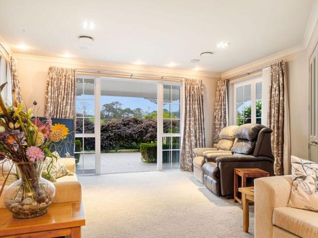 Executive Lifestyle Living in the Heart of Waitoki