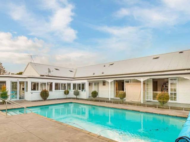 Executive Lifestyle Living in the Heart of Waitoki