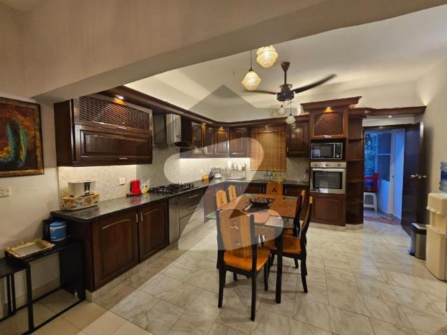 Executive luxury sea facing 3 bedroom fully furnished apartment for short term rent in sea view apartments dha phase 5