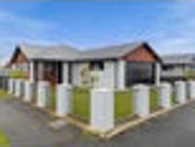EXECUTIVE, MODERN TOWNHOUSE..