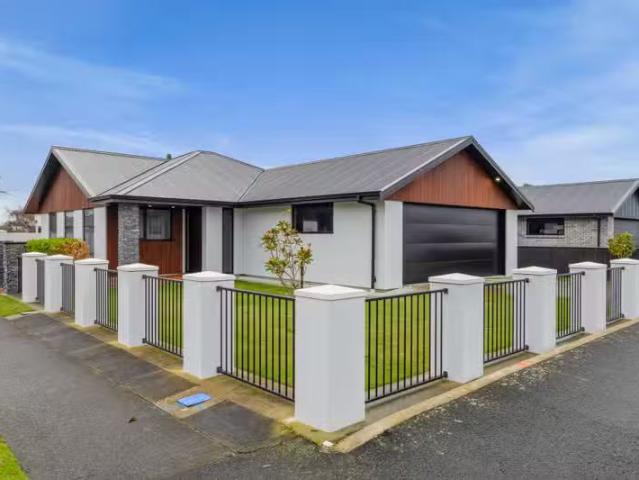 EXECUTIVE, MODERN TOWNHOUSE. First National Real Estate