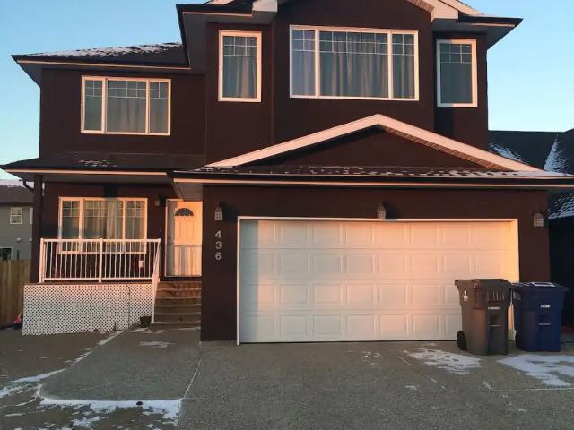 Executive New 3 Bed Rms, Bonus Rm, 3 Bath Rms Available IMMEDIATELY
