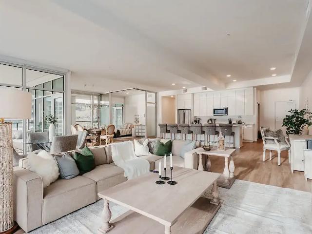 ? EXECUTIVE PENTHOUSE FURNISHED RENTAL 3BR & 2.5BA | PET FRIENDLY & VIEWS!
