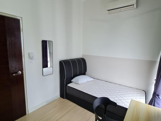 Executive Private Single Room for Rent shared bathroom with 1 other ONLY, Res280 Selayang, walking distance to hosp