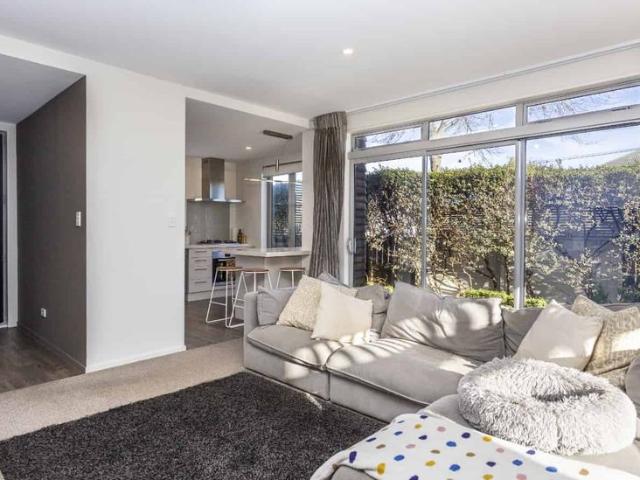 Executive three bedroom townhouse in a great area!