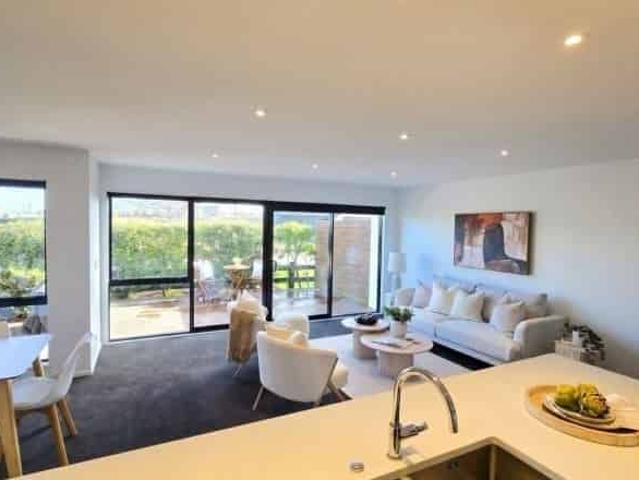 EXECUTIVE THREE BEDROOM, TWO BATHROOM, DOUBLE GARAGE TOWNHOUSE