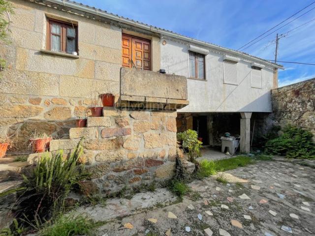 Exemplar Moradia em Pedra, para venda, situada em Bela, Monção
