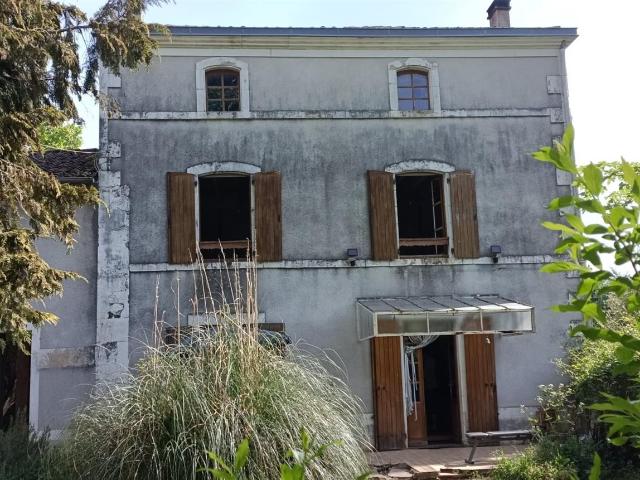 Exeptionnel et en Exclusivite à 4km de Sauzé Vaussais, cette. 85m² Lorigné