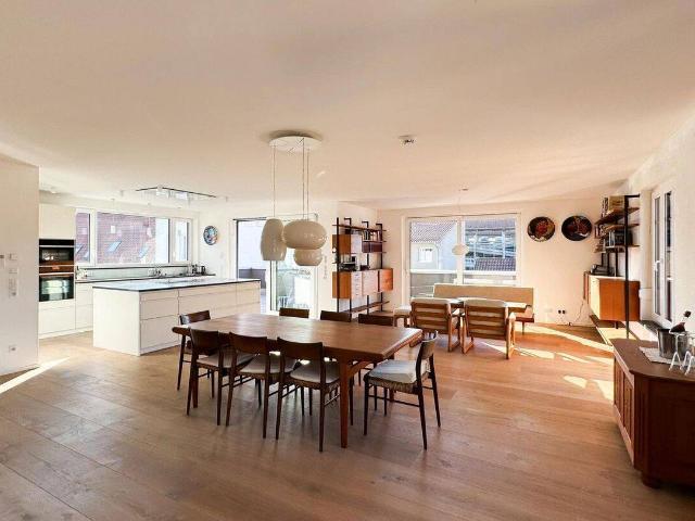 Exkl. Penthouse hell, barrierefrei, teilbar, mit gr. Terrasse, Sauna, Küche und herrlichem Blick