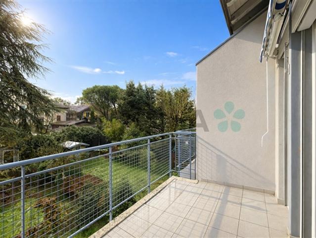 EXKLUSIV – Helles Doppelhaus mit vier Zimmern und Balkon im Herzen von Satigny