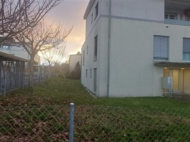 Exklusiv. Tore von Lausanne. Großartige Wohnung für 3,5 Pence 2 Seiten