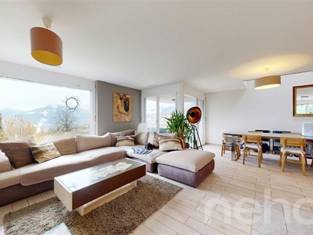 Exklusiv Zwei Einheiten Villa