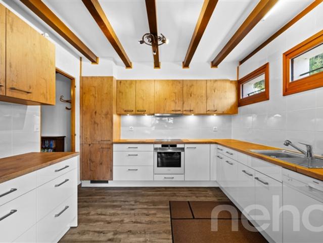 Exklusiv Atemberaubendes Cottage mit fünf Schlafzimmern, kürzlich renoviert