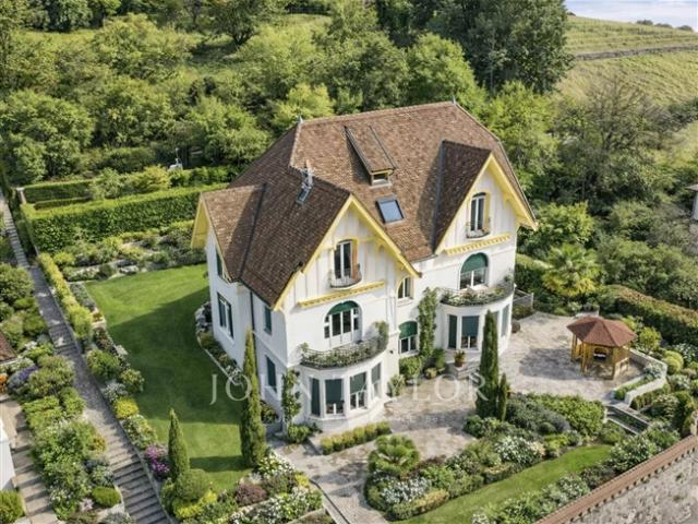 EXKLUSIV Außergewöhnliches Anwesen mit Panoramablick