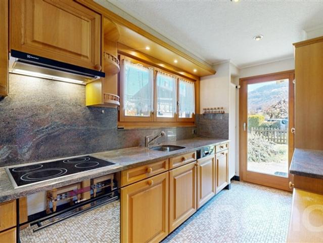 Exklusiv Charmantes Chalet mit vier Schlafzimmern und großer Garten