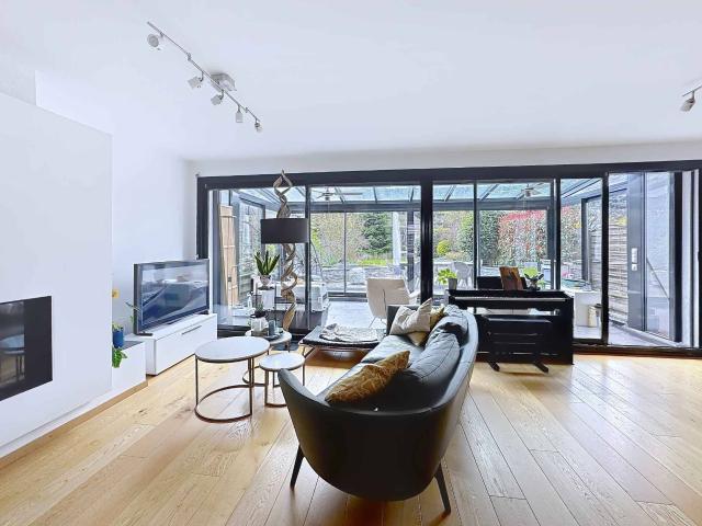 Exklusiv: Dreifachwohnung mit Terrasse und Garten