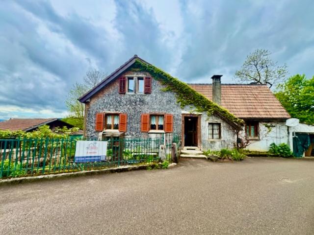 Exklusiv: Einfamilienhaus, zum Renovieren in Les Brenets
